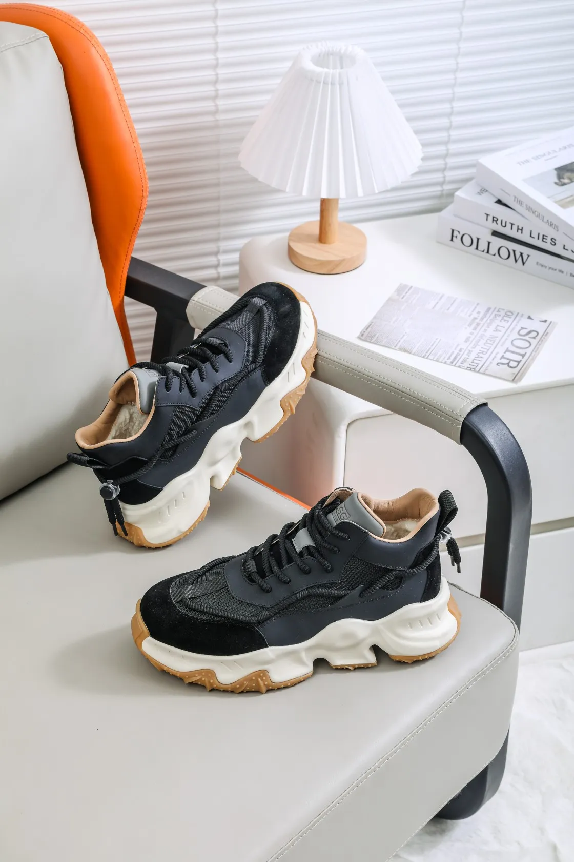 Men's shoes 💰620 IUGGI Heavy-duty thick-soled dad shoes EVA foam outsole Rarely seen on the market Retro version Very good-looking on the feet Mainly because it is so classy All-sheep fur lining Thick sole plate Super soft rebound Model 6081 Men's model 39-44 [issued]